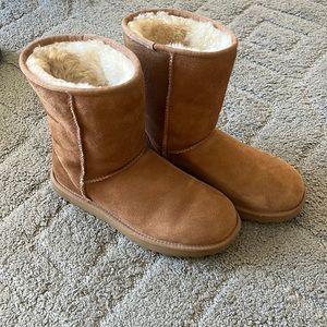 UGG CLASSIC SHORT II